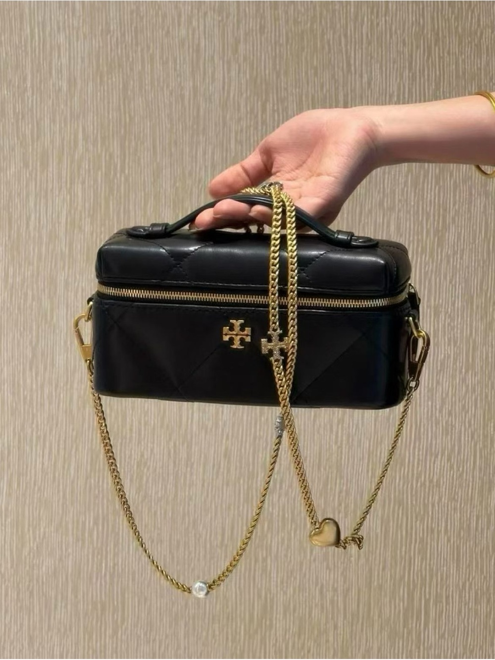 NWT Tory Burch KIRA DIAMOND QUILT EAST-WEST VANITY CASE